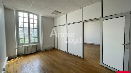 BLOIS - LOCATION BUREAUX DE 36,60 M² - 2 PARKINGS - Offre immobilière - Arthur Loyd