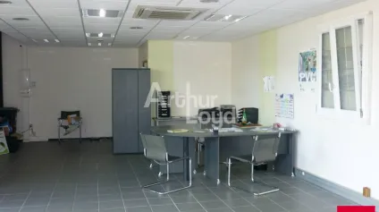 MONT PRÈS CHAMBORD - LOCATION BUREAUX/COMMERCE DE 79 M² - Offre immobilière - Arthur Loyd