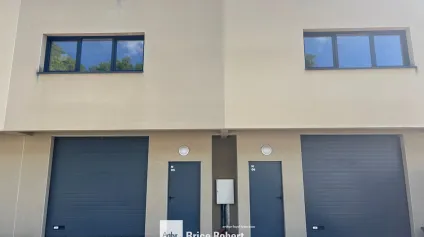Location locaux d'activité avec parking sécurisé à Fleurieu sur Saône - Offre immobilière - Arthur Loyd