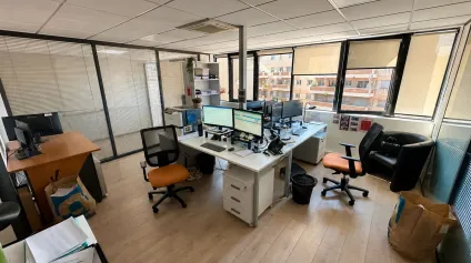 BUREAUX À VENDRE EMPLACEMENT PRIME - Offre immobilière - Arthur Loyd