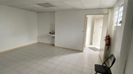 Local commercial ou bureau 25 m2 (Ducos) - Offre immobilière - Arthur Loyd