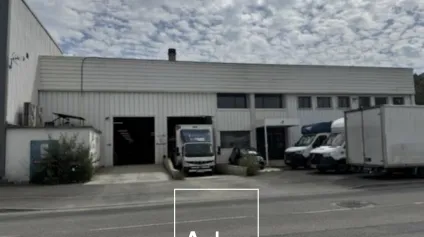 Entrepôt Fonctionnel 2 164 m²  Double Porte Sectionnelle et Bureaux Vitrés - Offre immobilière - Arthur Loyd
