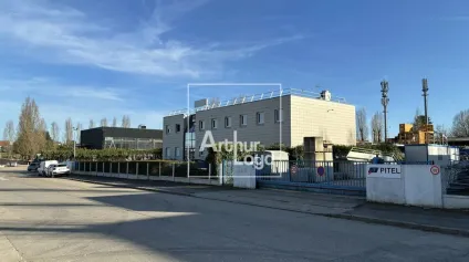 LOCATION - Local professionnel avec cour - Offre immobilière - Arthur Loyd