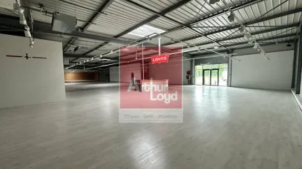 Local commercial à louer TROYES 1 158m² - Offre immobilière - Arthur Loyd