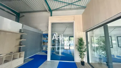 Locaux d activité et/ou commerciaux à louer à Vendargues visibilité et parking privatif - Offre immobilière - Arthur Loyd