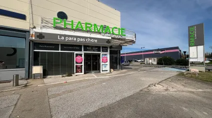 Location locaux commerciaux Nîmes avec accès parking gratuit et visibilité - Offre immobilière - Arthur Loyd