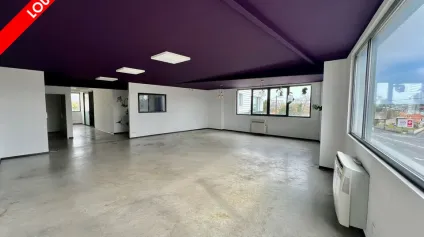 Local professionnel sur axe passant d'entrée d'ANGOULEME proche ZI n°3. - Offre immobilière - Arthur Loyd