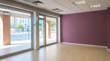 À LOUER : Local commercial avec 9mL de vitrine, bon emplacement à St Chamond - Offre immobilière - Arthur Loyd