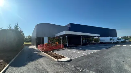 A LOUER - LOCAL COMMERCIAL - 340 M2 - SAINT-QUENTIN-FAYET - Offre immobilière - Arthur Loyd