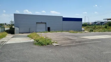 Bâtiment d'activité 400 m² à louer  Site opérationnel pour logistique, production ou artisanat - Offre immobilière - Arthur Loyd