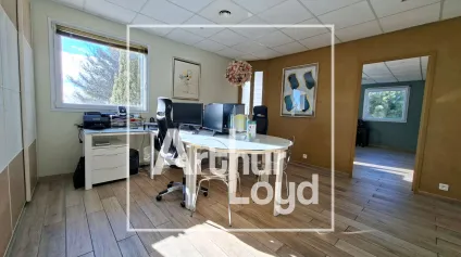 Bureau en location à Nîmes avec parking privatif et accessibilité PMR - Offre immobilière - Arthur Loyd