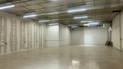 Saint Rémy Zone artisanale Local d'activité 260 m² à louer - accès facile - Offre immobilière - Arthur Loyd