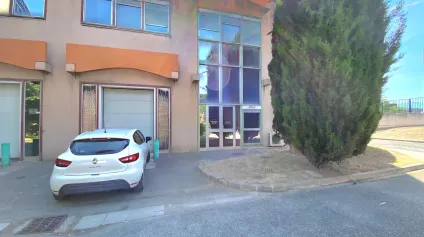Locaux d'activités avec bureaux et parkings à louer - Rabatau/La Capelette - 13010 Marseille - Offre immobilière - Arthur Loyd
