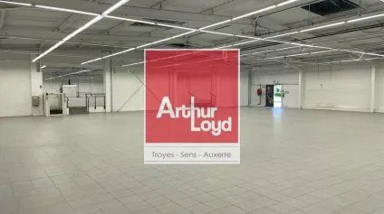 A Louer Saint Parres-aux-Tertres - Local commercial de 2 098m² - Offre immobilière - Arthur Loyd
