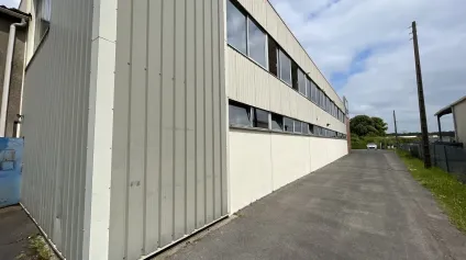 PROCHE A16 - LOCAUX D'ACTIVITÉS - 2 535 M2 ENVIRON - A VENDRE - Offre immobilière - Arthur Loyd