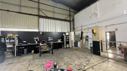 PROCHE A16 - LOCAUX D'ACTIVITÉS - 2 535 M2 ENVIRON - A VENDRE - Offre immobilière - Arthur Loyd