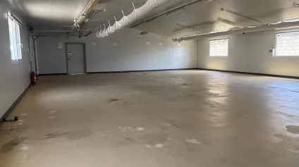 A vendre - Local d'activité à usage d'atelier, d'entrepôt et de bureaux avec possibilité d'activité alimentaire. - Offre immobilière - Arthur Loyd