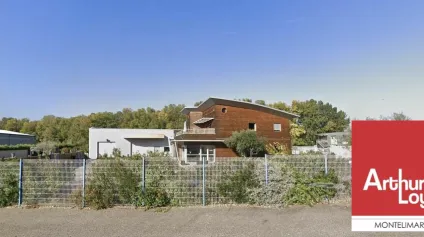 EN EXCLUSIVITE - PIERRELATTE - ZONE DE DAUDEL - A VENDRE BATIMENT INDEPENDANT DE 979 M2 AVEC ENTREPÔT ET BUREAUX - Offre immobilière - Arthur Loyd