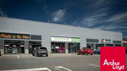 ZONE COMMERCIALE ATTRACTIVE ST PIERRE DU MONT, Local commercial de 600M2 - Offre immobilière - Arthur Loyd