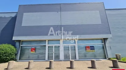 CHATEAUROUX - SAINT MAUR LOCAL COMMERCIAL DE 622 M² A LOUER - Offre immobilière - Arthur Loyd