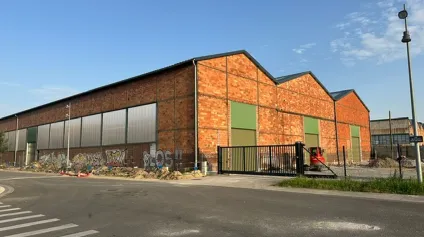 Idéalement situé en zone d'activité, un local d'activité de 480 m2 à louer et disponible immédiatement - Offre immobilière - Arthur Loyd
