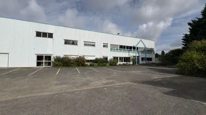 À vendre - Pôle 45 - Bâtiment d'activités avec bureaux - 3 050 m2 sur 10 187 m2 de terrain - Offre immobilière - Arthur Loyd