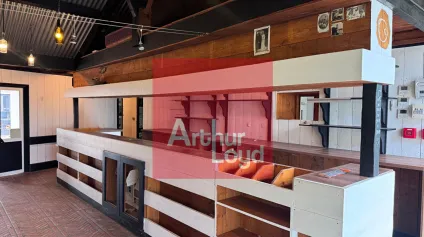 Local commercial Villeneuve Sur Lot 390 m2 - Offre immobilière - Arthur Loyd
