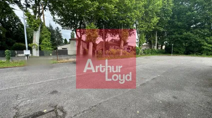 Local commercial Visibilité execptionnelle Agen 1050 m² - Offre immobilière - Arthur Loyd