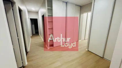 À LOUER Plateau de bureaux 162 m² Quartier d'affaires dynamique à Boé - Offre immobilière - Arthur Loyd