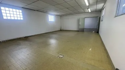 A louer - Local d'activité 92 m²  Artisan / petit stockage  Poitiers Est accessible - Offre immobilière - Arthur Loyd