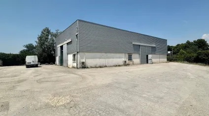 Bâtiment indépendant à usage d'activités en bordure de D9 à LOUER sur le Pôle d'Activités d'AIX EN PROVENCE - Offre immobilière - Arthur Loyd