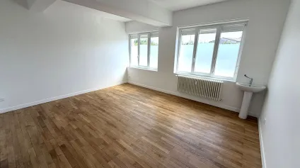 Bureaux professionnels RDC et PMR à louer - Balbigny (42) - Offre immobilière - Arthur Loyd