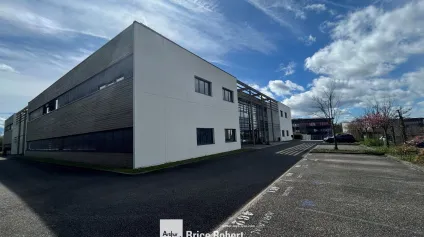 Bureaux à louer à Saint Priest parc clos avec services et tramway T2 - Offre immobilière - Arthur Loyd
