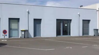 EMPLACEMENT STRATÉGIQUE POUR BUREAUX OU ACTIVITÉ COMMERCIALE AU CUR DE TERRE DE SPORT - Offre immobilière - Arthur Loyd