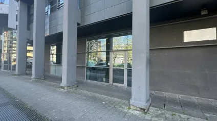 TOURS CENTRE GARE BUREAUX COMMERCIAUX A LOUER 233 M² AVEC 7 PARKINGS - Offre immobilière - Arthur Loyd