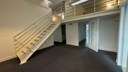 TOURS CENTRE GARE BUREAUX COMMERCIAUX A LOUER 233 M² AVEC 7 PARKINGS - Offre immobilière - Arthur Loyd