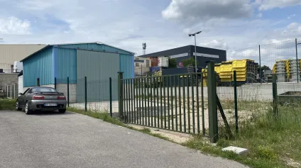 Local d'activités avec terrain à LOUER sur la ZI AVON à GARDANNE - Offre immobilière - Arthur Loyd