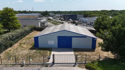 Local d activité à louer de 242 m2 à Saint-André-des-Eaux avec porte sectionnelle - Offre immobilière - Arthur Loyd