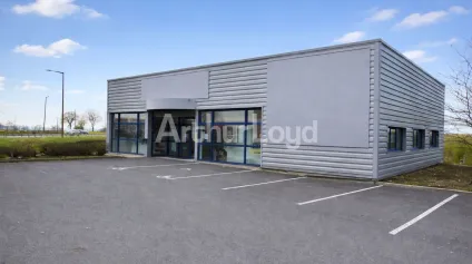 A louer show-room/bureaux et stockage - axe passant - Douai - Offre immobilière - Arthur Loyd
