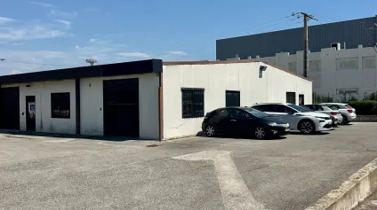 Local de 100 m2 en bordure de D9 sur la ZI DES ESTROUBLANS à VITROLLES - Offre immobilière - Arthur Loyd