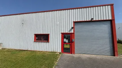A LOUER CELLULE D'ACTIVITÉ 135 M2 NEUILLY SOUS CLERMONT - Offre immobilière - Arthur Loyd