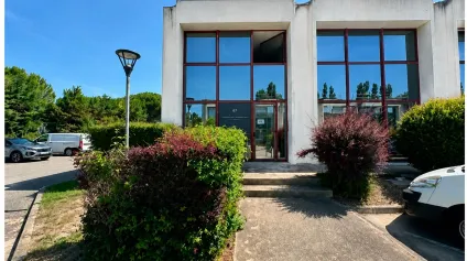 BUREAUX EN R+1 À LOUER EN TRÈS BON ÉTAT - Offre immobilière - Arthur Loyd