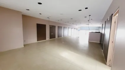 À louer : Local commercial de 218 m² - Emplacement stratégique sur axe très passant en périphérie du centre-ville ! - Offre immobilière - Arthur Loyd