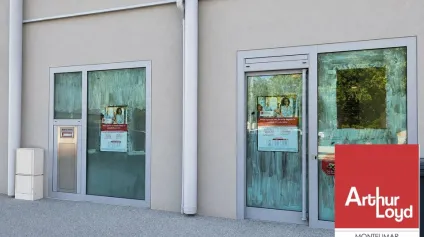 MONTELIMAR PROCHE GARE - A LOUER - LOCAL COMMERCIAL OU BUREAUX DE 135 M2 EN REZ-DE-CHAUSSEE - Offre immobilière - Arthur Loyd