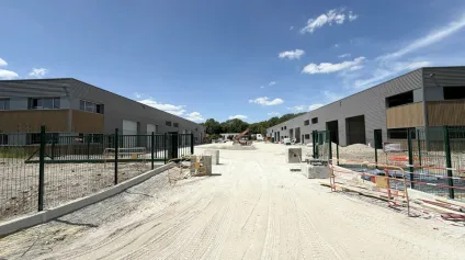 A VENDRE - 2813m2 d'entrepôt divisible à partir de 214m2 - ZI LA MALLE à St Brice Courcelles - Offre immobilière - Arthur Loyd