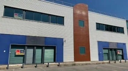 Bureaux à louer à Entraigues sur la Sorgue, accès direct voie rapide, parking - Offre immobilière - Arthur Loyd