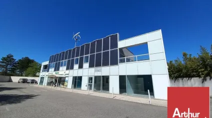 MONTÉLIMAR A SAISIR - SUR AXE PASSANT - LOCAL COMMERCIAL OU BUREAUX DE 127 M2 AVEC VITRINE ET PARKING - Offre immobilière - Arthur Loyd