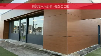 A LOUER - SAINT-DOULCHARD - EMPLACEMENT COMMERCIAL - EXCLUSIVITE - Offre immobilière - Arthur Loyd