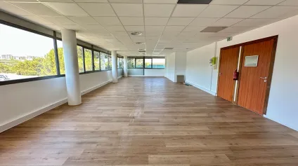 BUREAUX AIX LA DURANNE À LOUER AVEC PARKING - Offre immobilière - Arthur Loyd