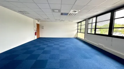 BUREAUX CLOISONNES AVEC VUE DÉGAGÉE - Offre immobilière - Arthur Loyd